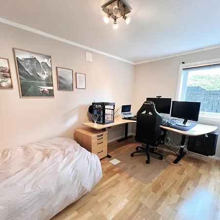 2br, 2 Parking Spots, Ev-charger And Office Lägenhet *
