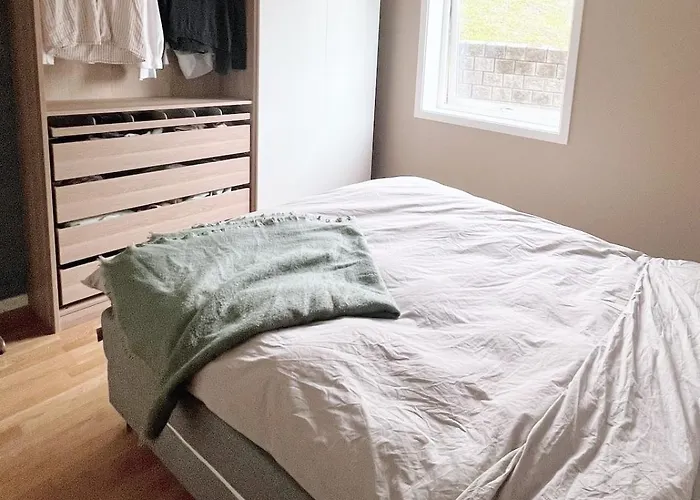 2br, 2 Parking Spots, Ev-charger And Office Lägenhet *