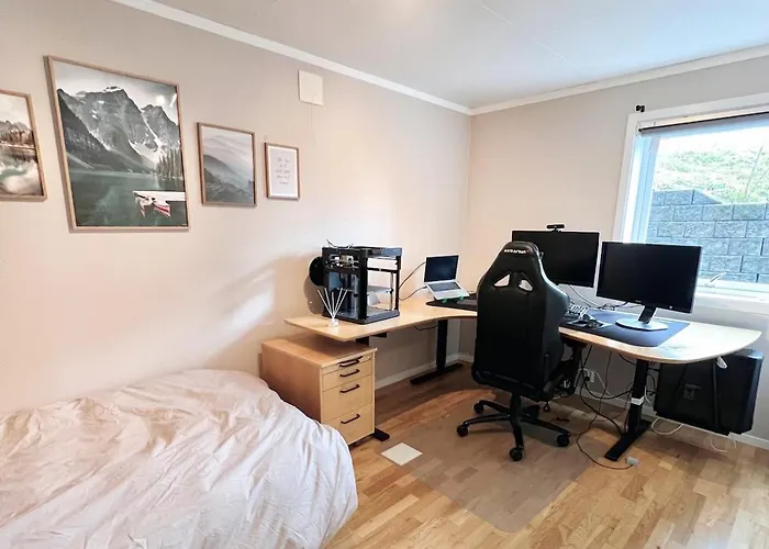2br, 2 Parking Spots, Ev-charger And Office Lägenhet *